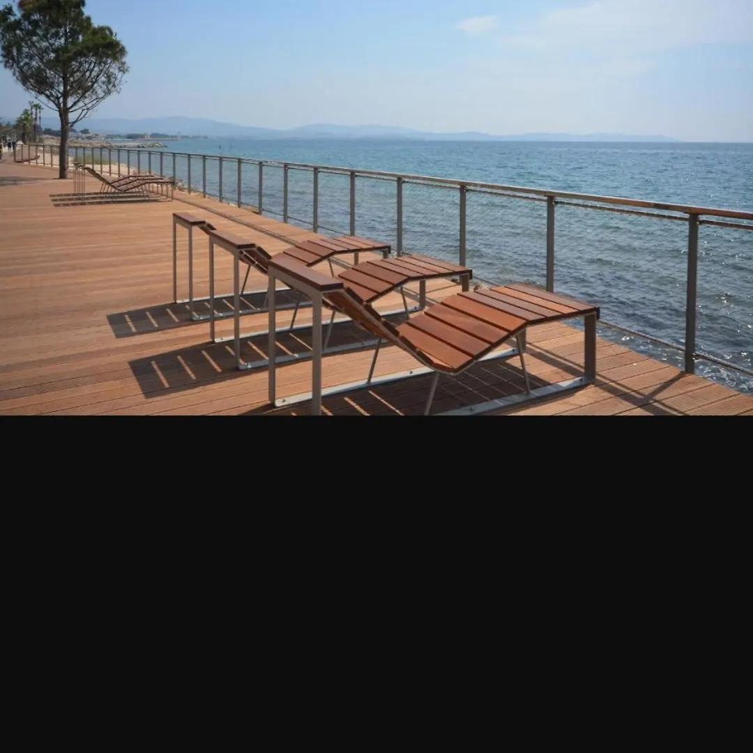 Maison De Vacances A L'Ayguade Classee 3 Etoiles, Climatisee,3Mn A Pied Plage Et Restos ,5Mn Aeroport, 10Mn Gare Hyeres 0*,