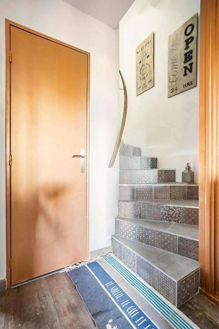 Maison De Vacances A L'Ayguade Classee 3 Etoiles, Climatisee,3Mn A Pied Plage Et Restos ,5Mn Aeroport, 10Mn Gare Hyeres France