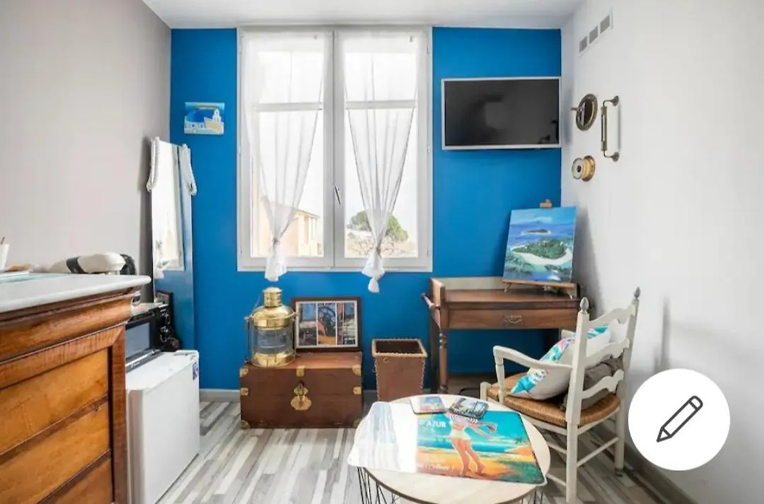 Maison De Vacances A L'Ayguade Classee 3 Etoiles, Climatisee,3Mn A Pied Plage Et Restos ,5Mn Aeroport, 10Mn Gare Hyeres 0*,  France
